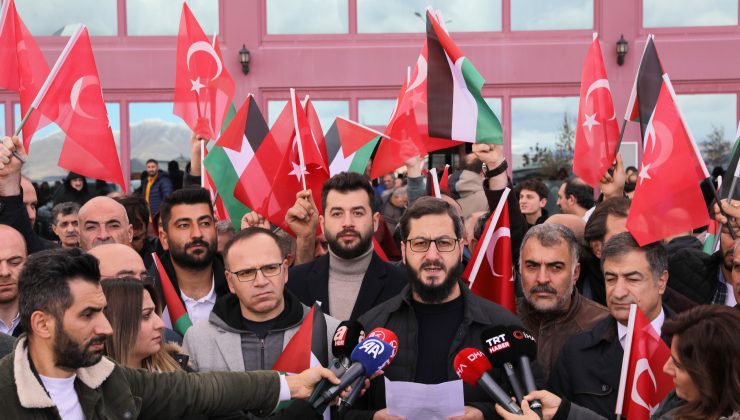 Atatürk Üniversitesi, İsrail’i Kınama Yürüyüşü Gerçekleştirdi