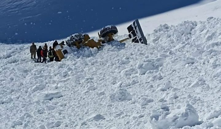 OPERATÖR ÇIĞ ALTINDAN KURTARILDI