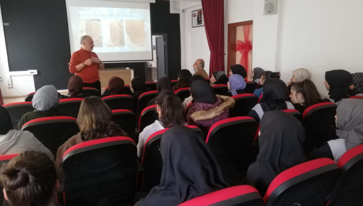 Atatürk Üniversitesi Öğretim Üyesi Prof. Dr. ÇELİK, Lise Öğrencilerine Temel Bilimleri Anlattı