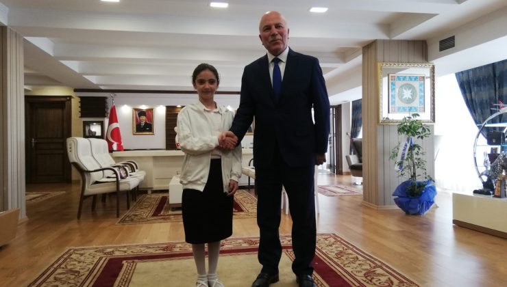 23 Nisan Çocuk Bayramı’nda İlkokul Öğrencisi Bir Günlüğüne Belediye Başkanı Oldu…