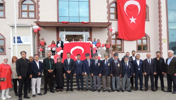 Devlet Korumasındaki Çocuklar “Demokrasi Nöbeti” Tuttu