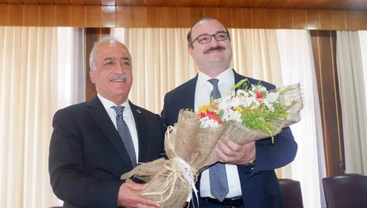 Atatürk Üniversitesinde bir devir daha kapanırken, başka bir devir açıldı…