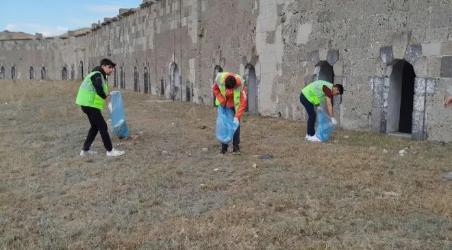 Erzurum Ecdadına Yürüyor…