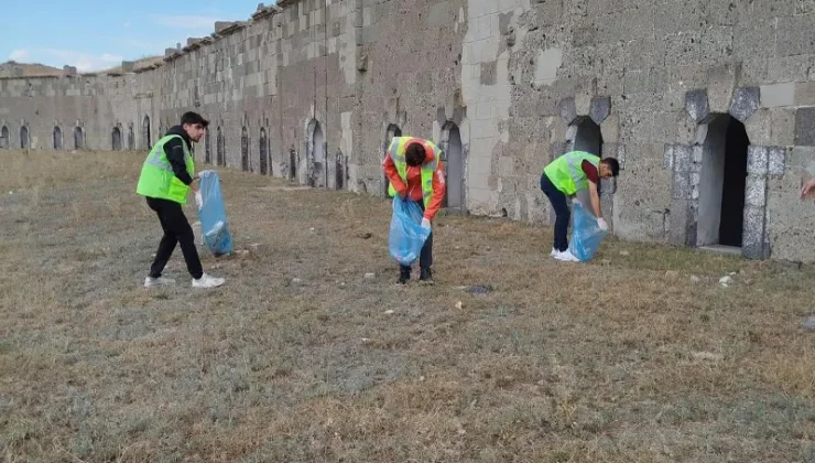 Erzurum Ecdadına Yürüyor…