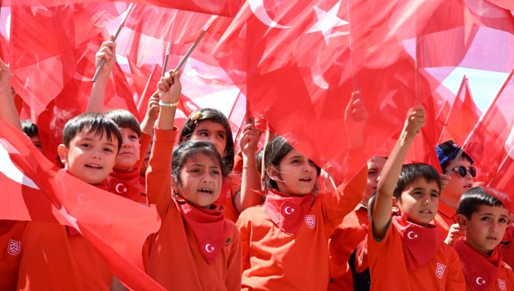 ERZURUM’DA İLK DERS ZİLİ ÇALDI 