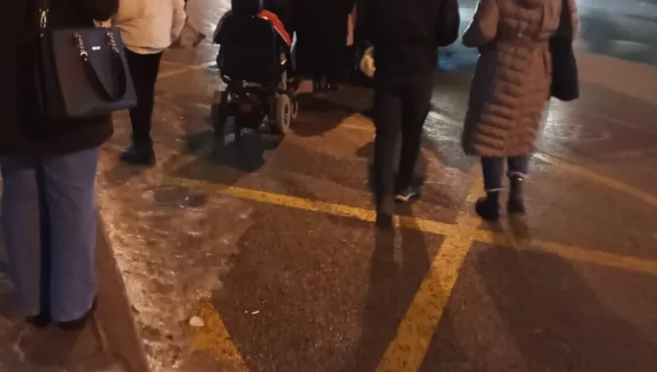 Erzurum Belediyesi Personelinden Engelliler gününde örnek davranış…