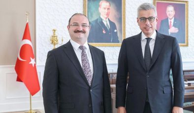 Sağlık Alanında Güçlü İş Birliği: Rektör Hacımüftüoğlu, Sağlık Bakanı Memişoğlu ile Görüştü