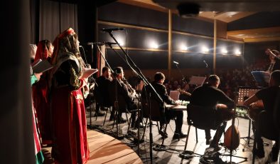 Çocuklardan Duygu Dolu Türkü Konseri