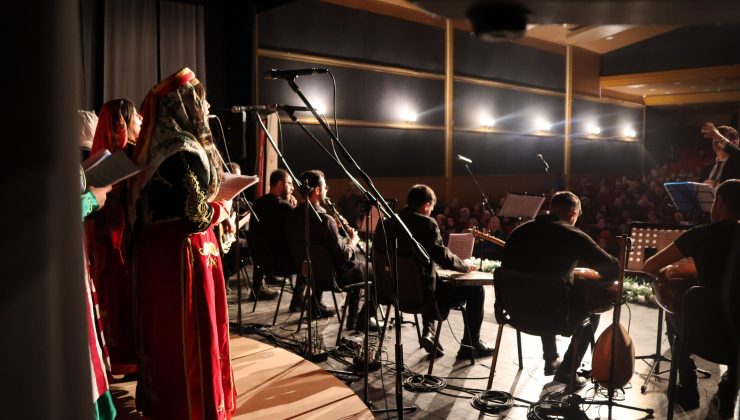 Çocuklardan Duygu Dolu Türkü Konseri