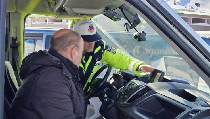 Jandarmadan Sürücü ve Yayalara Yönelik Rehberlik ve Bilgilendirme Çalışmaları