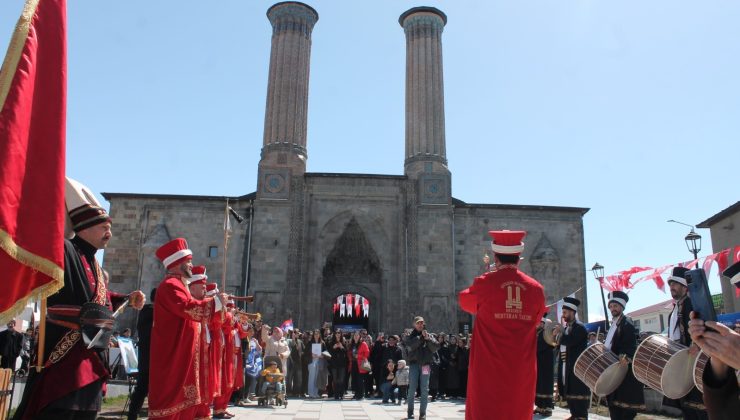 TARİHİN GÖLGESİNDE GÖRKEMLİ AÇILIŞ